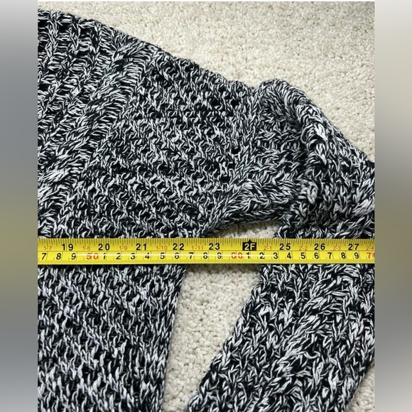 Express Women’s Round Neck Chunky Cable Knit Oversized Sweater Black & White XS - Picture 9 of 12